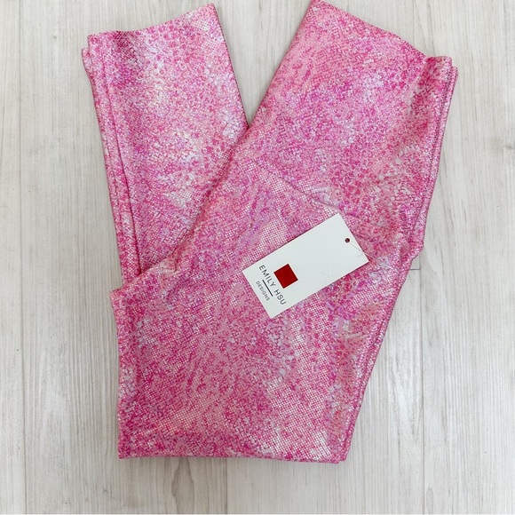 EMILY HSU Designs Pink Sparkly capri leggings size Medium - Picture 1 of 6